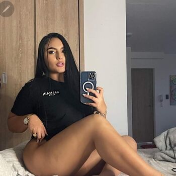 Jennifer Sexy Latina